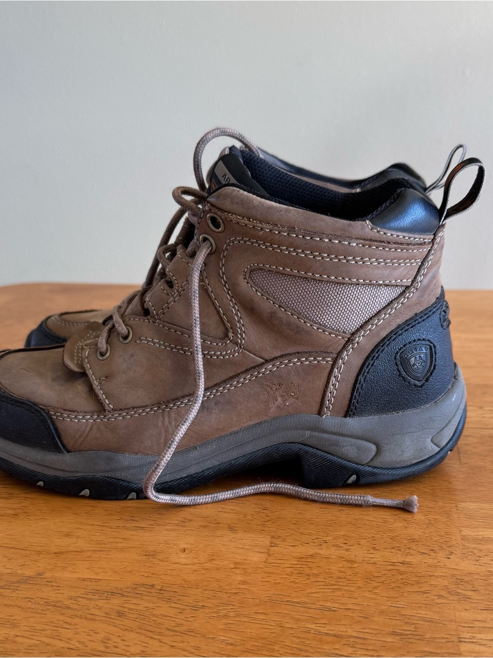 Ariat Women’s 6.5 B Terrain Lace-Up Hiking Boots